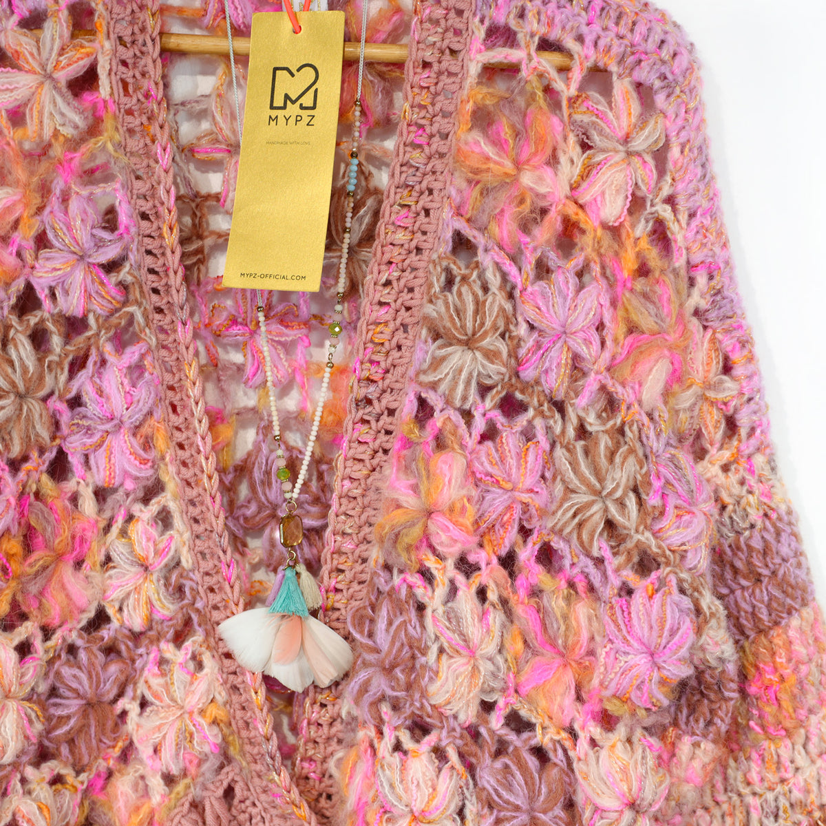 Schema all’uncinetto - cardigan corto MYPZ Wildflower Pecan (ENG-DE-NL-ES-FR-IT-DA-SV-NO)