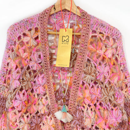 Schema all’uncinetto - cardigan corto MYPZ Wildflower Pecan (ENG-DE-NL-ES-FR-IT-DA-SV-NO)