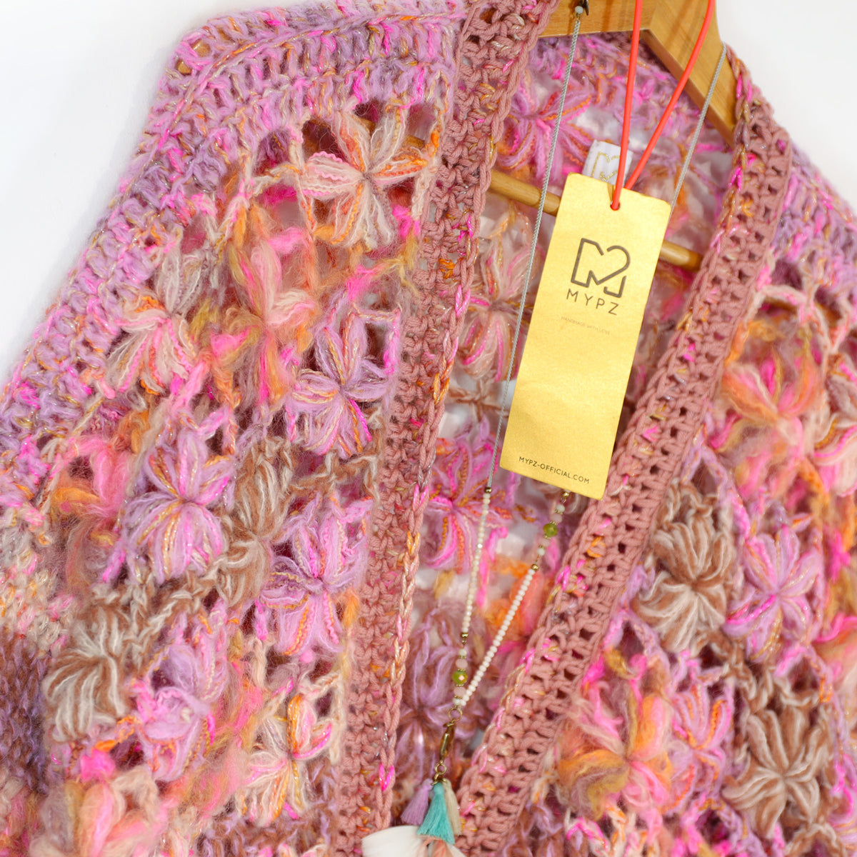 Schema all’uncinetto - cardigan corto MYPZ Wildflower Pecan (ENG-DE-NL-ES-FR-IT-DA-SV-NO)