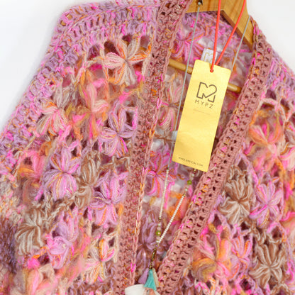 Schema all’uncinetto - cardigan corto MYPZ Wildflower Pecan (ENG-DE-NL-ES-FR-IT-DA-SV-NO)