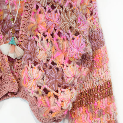 Schema all’uncinetto - cardigan corto MYPZ Wildflower Pecan (ENG-DE-NL-ES-FR-IT-DA-SV-NO)