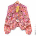 Schema all’uncinetto - cardigan corto MYPZ Wildflower Pecan (ENG-DE-NL-ES-FR-IT-DA-SV-NO)